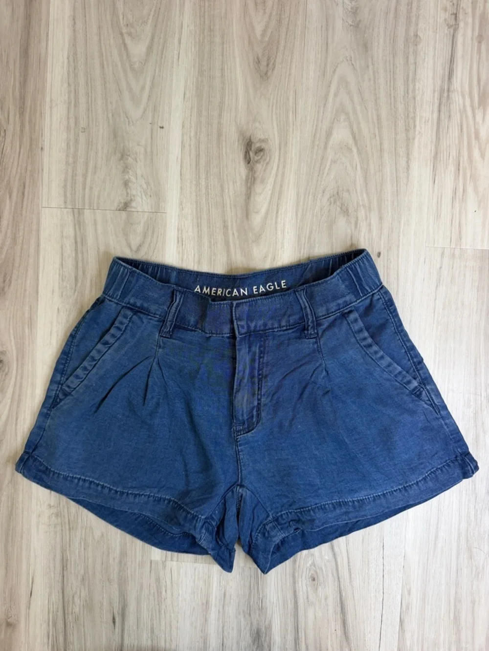 American Eagle Outfitters Navy Blue Pleated Denim Shorts size 000